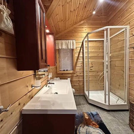 Casa vacanze Lakefront On Vravatn *